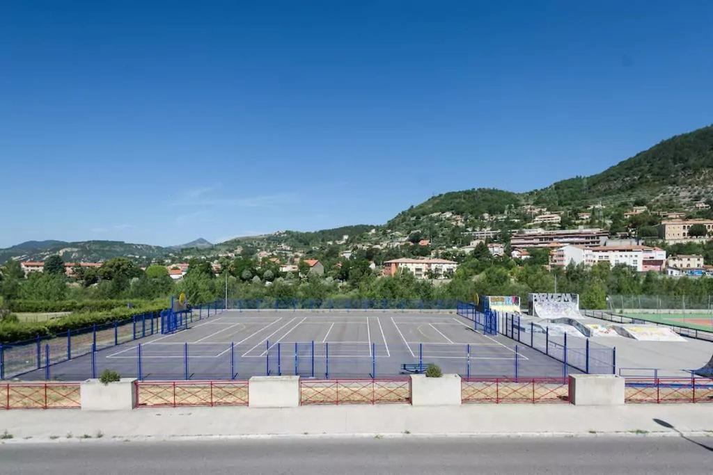 Alexandra Apartments Динь-ле-Бен Экстерьер фото